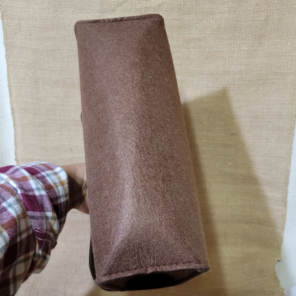 Unique Brown Felt Satchel Bag With Wood Handle and Snap Closure - Picture 5 of 7